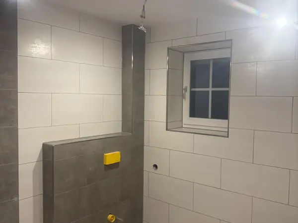 Bad im Rohbau kurz vor der Montage der Sanitärapparate