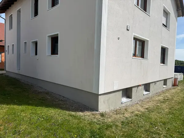 Aussenansicht eines Mehrfamilienhauses nach den Arbeiten