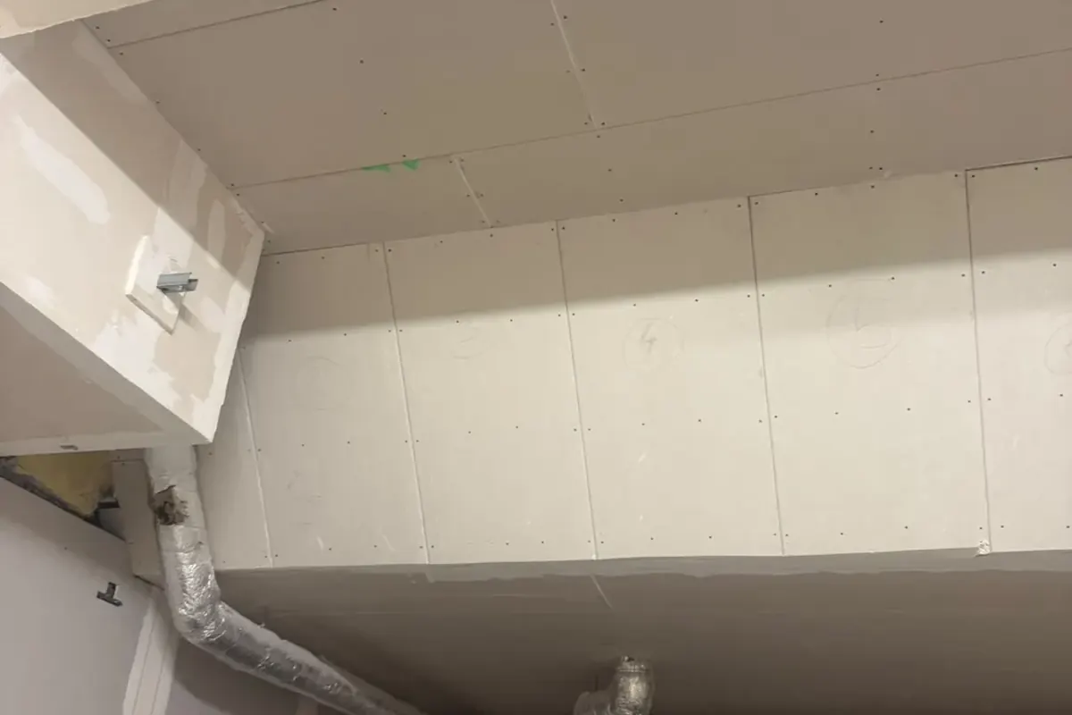 Abgehängte Decke aus Gipsplatten