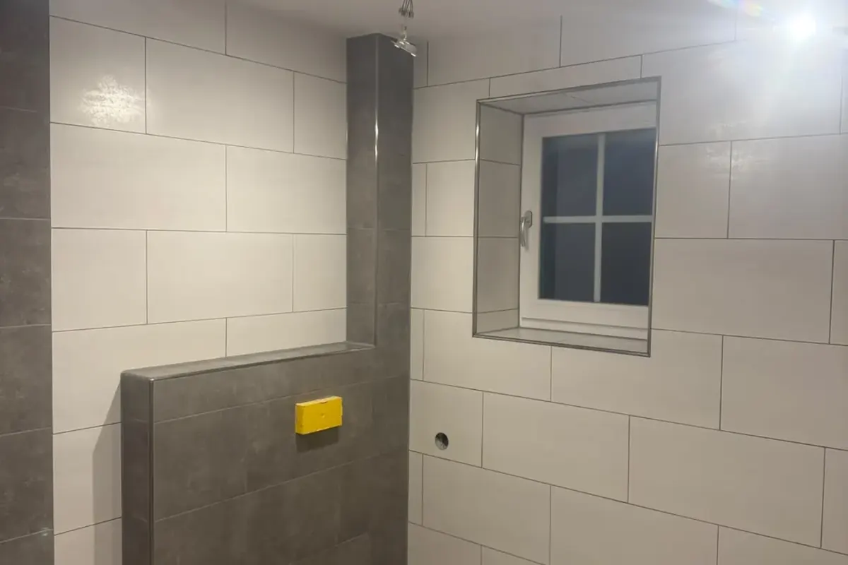 Bad komplett gestrippt, bereit für den neuen Aufbau